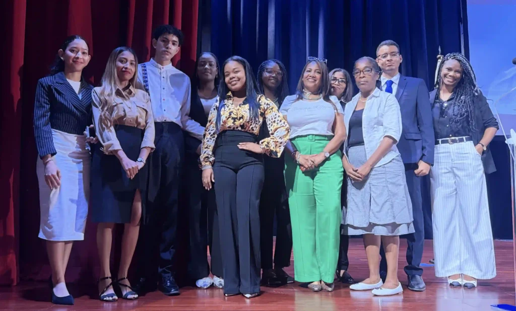 Foto del grupo de estudiantes ganadores del primer lugar en el XX Concurso de Semilleros de Derecho Procesal 2026