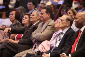 Fotografía de todos los homenajeados durante el acto de inauguralción del XXI Congreso Panameño de Derecho Procesal
