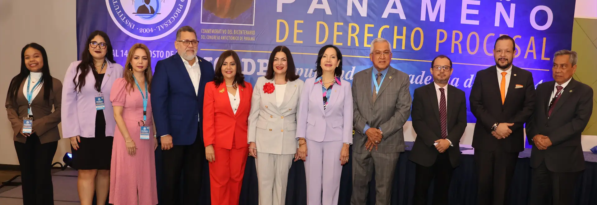 Vista fotográfica de la mensa principal durante el acto de clausura del XXI Congreso Panameño de Derecho Procesal 2026
