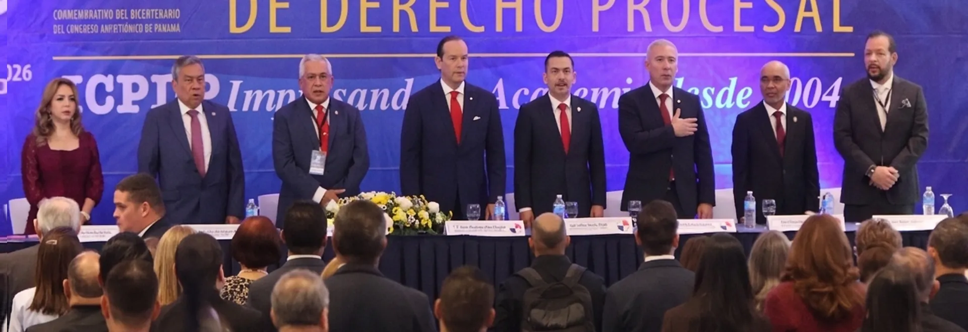 Vista fotográfica de la mensa principal durante el acto de inauguración del XXI Congreso Panameño de Derecho Procesal 2026